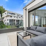 Luxury 2Br, Free Parking, Balcony
