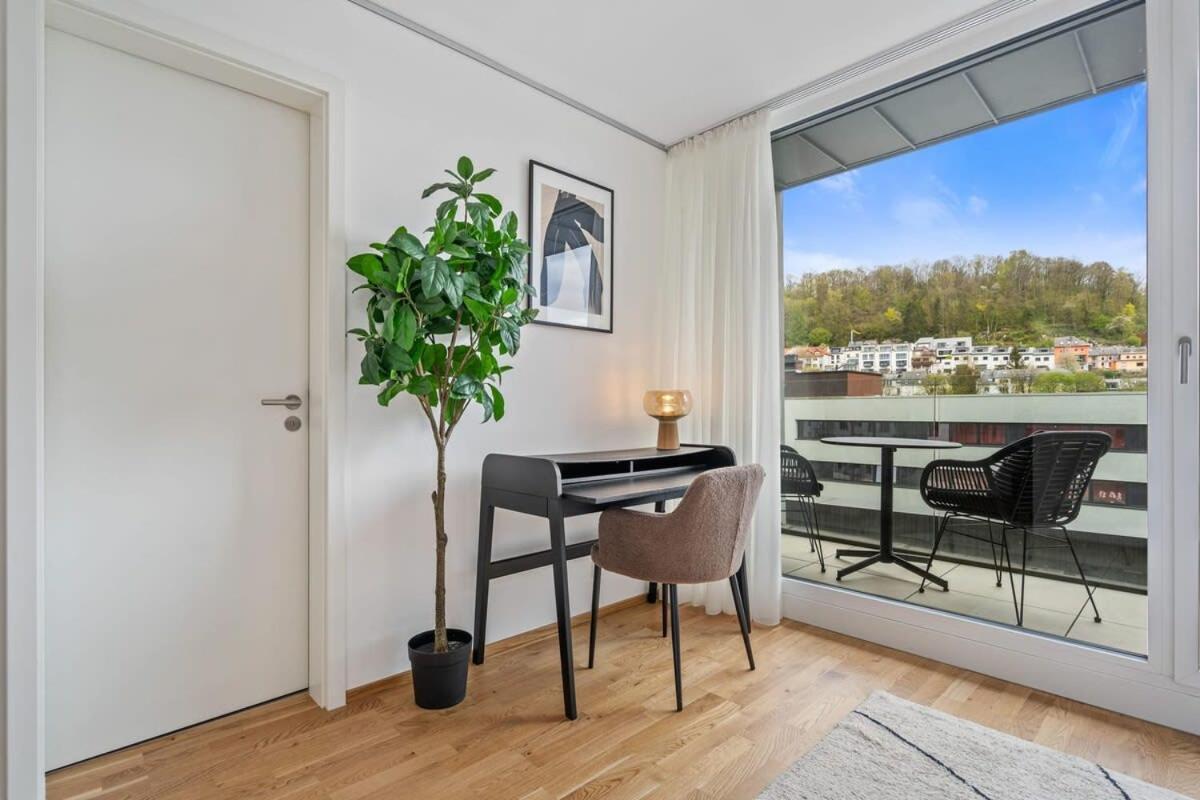 Luxury 2br, Free Parking, Balcony *