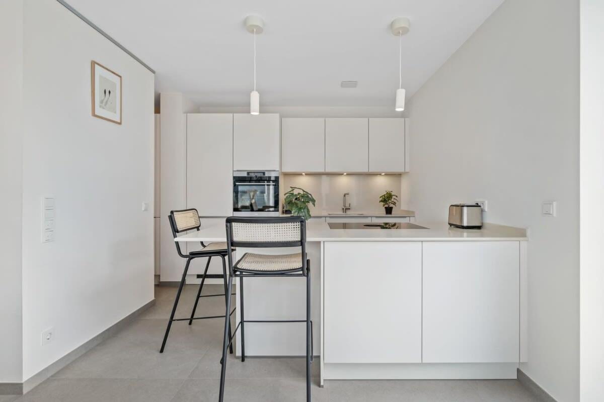 Luxury 2br, Free Parking, Balcony
