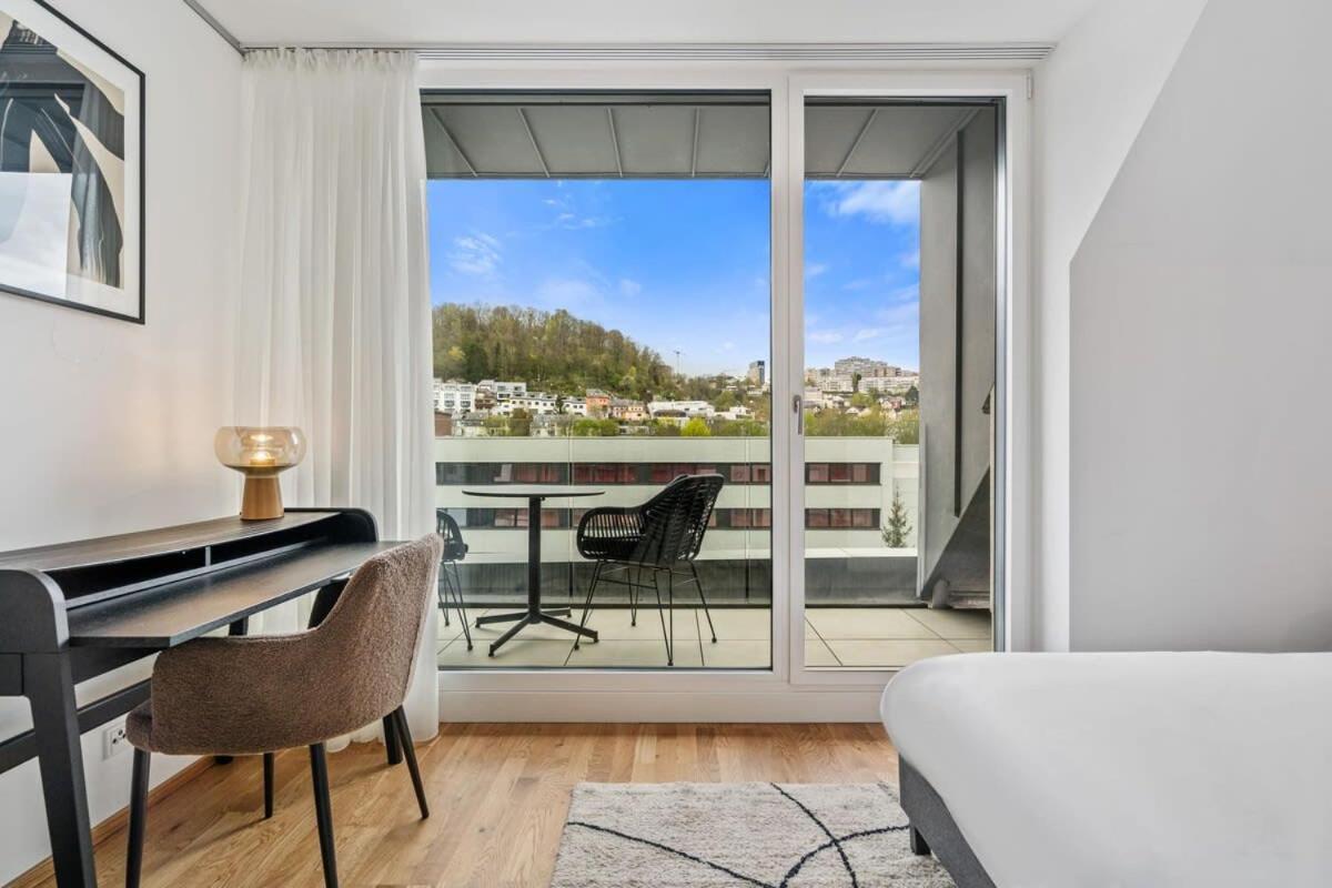 Luxury 2br, Free Parking, Balcony